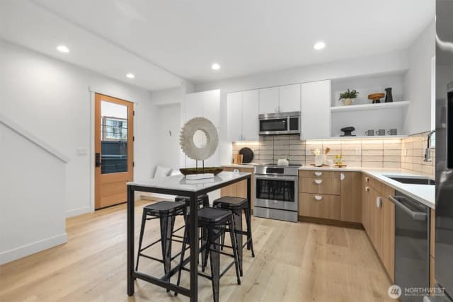 Property photo for 3108 Ne 75th Street, Seattle photo 4