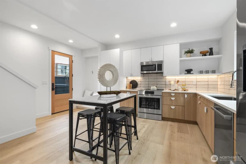 Property photo for 3108 Ne 75th Street, Seattle photo 4