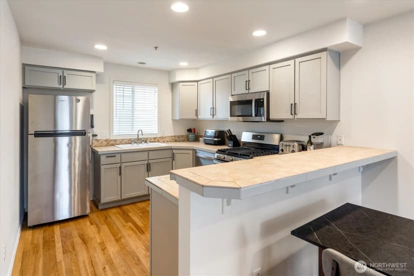 Property photo for 12019 32nd Avenue Ne #b, Seattle photo 6