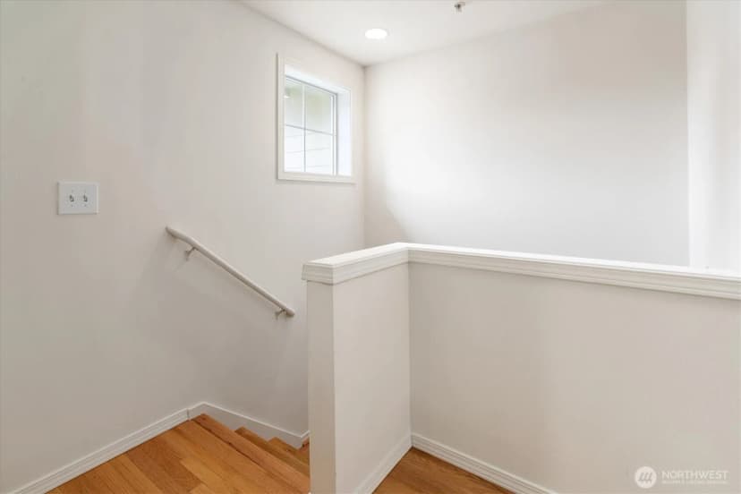 Property photo for 12019 32nd Avenue Ne #b, Seattle photo 11