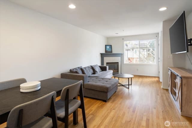 Property photo for 12019 32nd Avenue Ne #b, Seattle photo 4