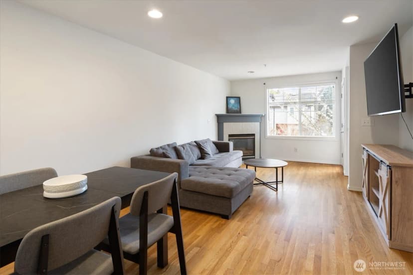 Property photo for 12019 32nd Avenue Ne #b, Seattle photo 4