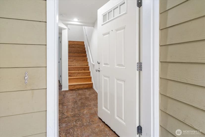 Property photo for 12019 32nd Avenue Ne #b, Seattle photo 18