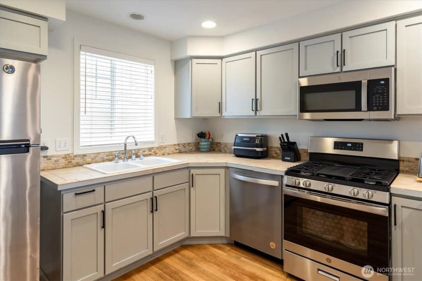 Property photo for 12019 32nd Avenue Ne #b, Seattle photo 7