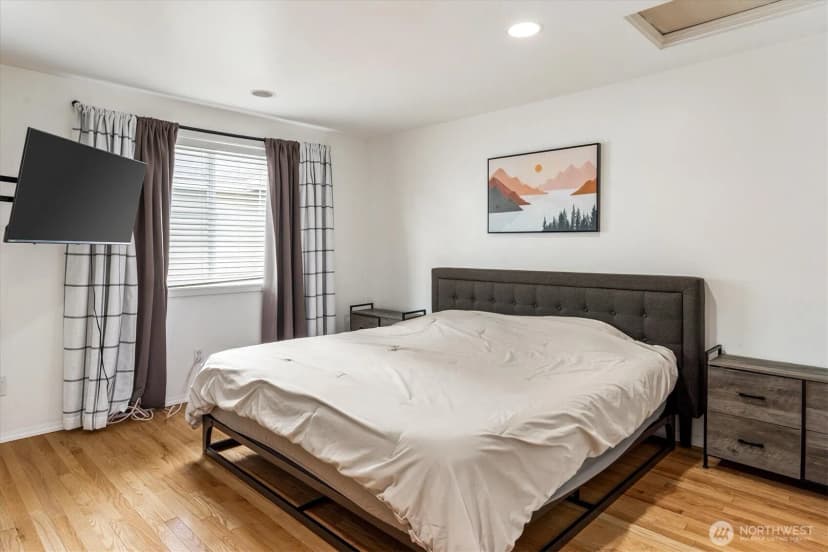 Property photo for 12019 32nd Avenue Ne #b, Seattle photo 12