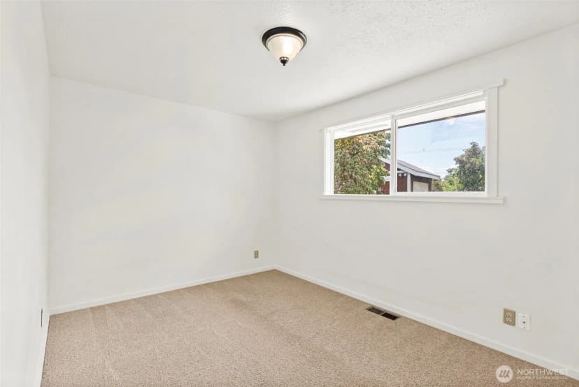 Property photo for 5404 111th Street Sw, Lakewood photo 13