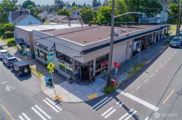 Property photo for 6408 Latona Avenue Ne, Seattle photo 4