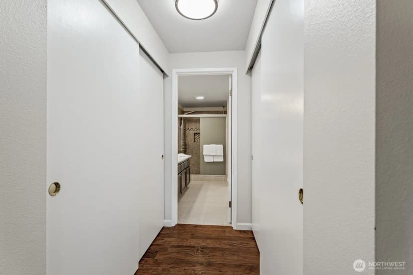 Property photo for 10244 Ne 138 Place #b1, Kirkland photo 20