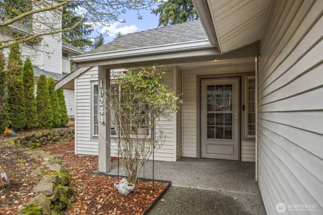 Property photo for 10244 Ne 138 Place #b1, Kirkland photo 3