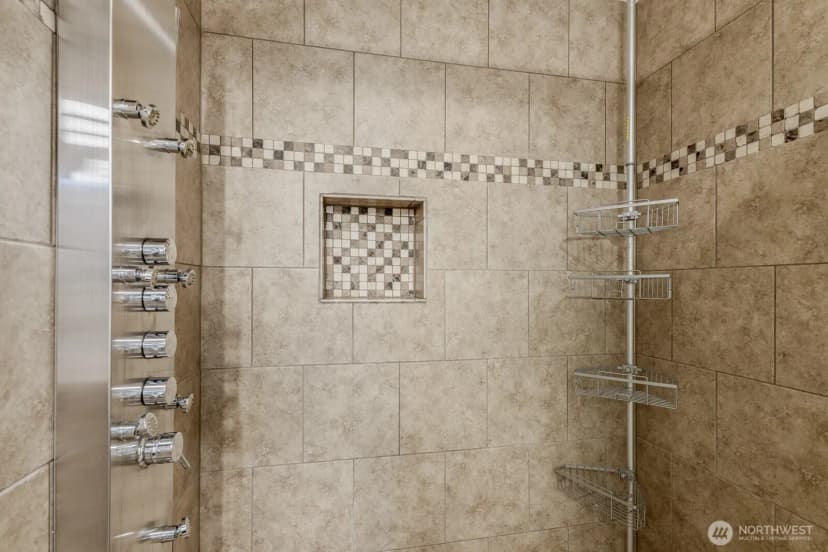 Property photo for 10244 Ne 138 Place #b1, Kirkland photo 22