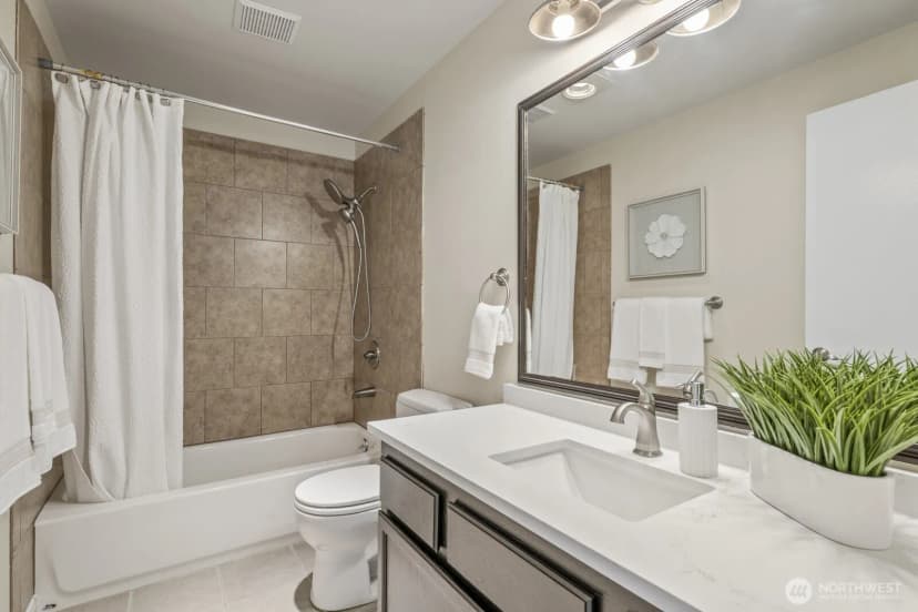 Property photo for 10244 Ne 138 Place #b1, Kirkland photo 28