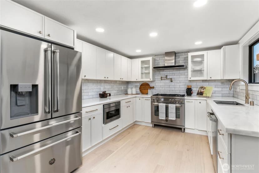 Property photo for 2429 Grandview Drive W, University Place photo 12