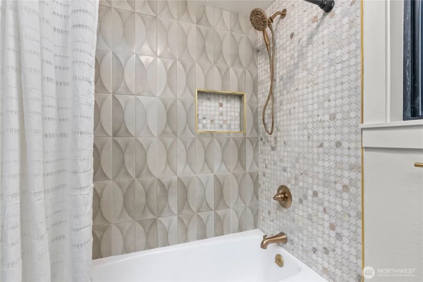 Property photo for 2429 Grandview Drive W, University Place photo 22
