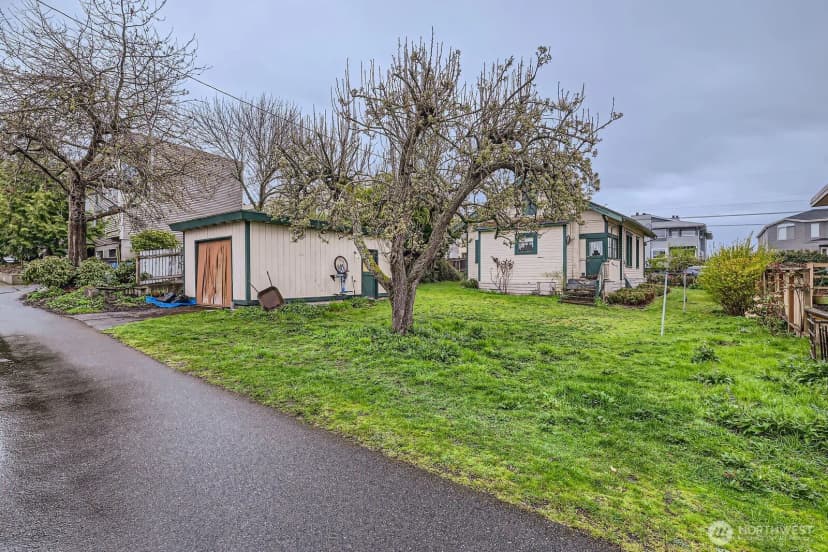 Property photo for 621 Daley Street, Edmonds photo 11