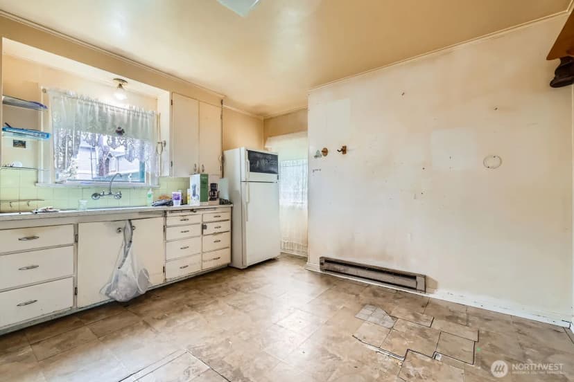 Property photo for 621 Daley Street, Edmonds photo 8