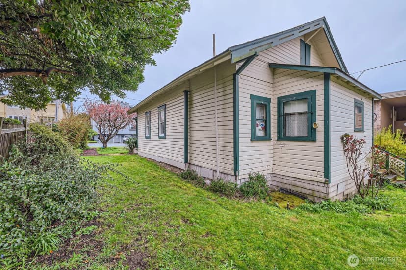 Property photo for 621 Daley Street, Edmonds photo 13