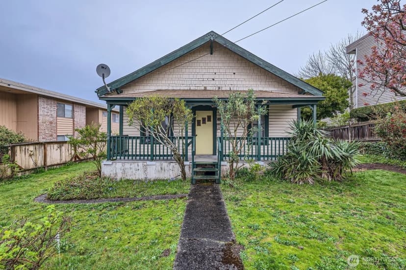 Property photo for 621 Daley Street, Edmonds photo 2