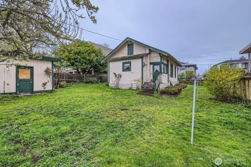 Property photo for 621 Daley Street, Edmonds photo 10