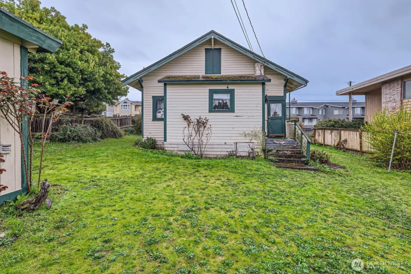 Property photo for 621 Daley Street, Edmonds photo 12
