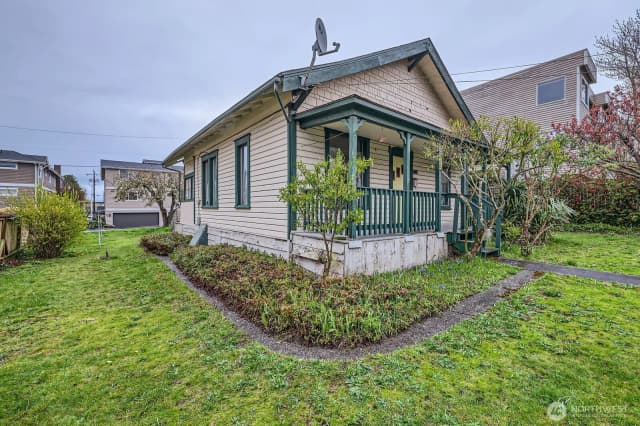 Property photo for 621 Daley Street, Edmonds photo 5
