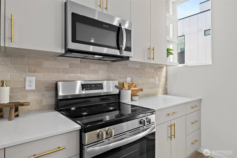 Property photo for 8324 16th Avenue Nw #d, Seattle photo 11