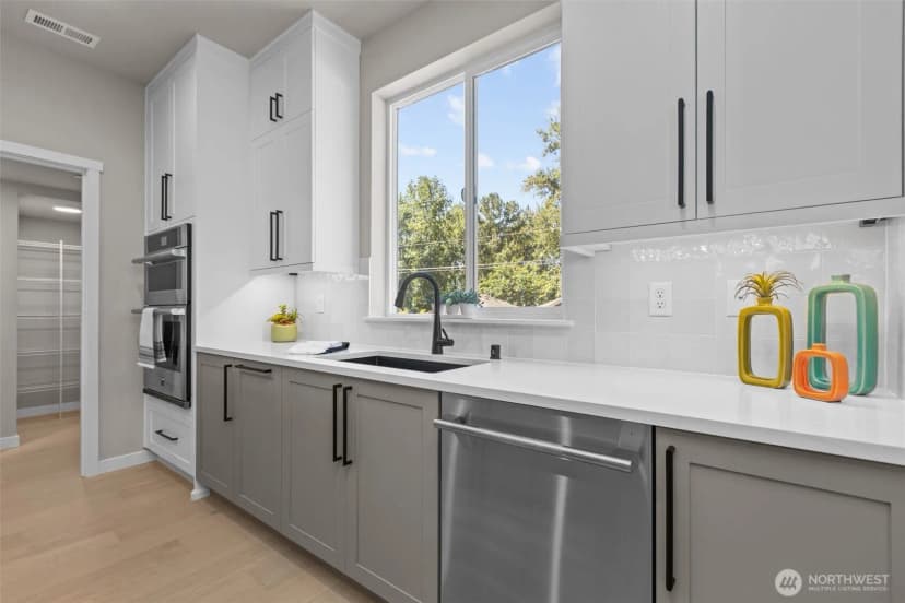 Property photo for 18116 83rd Avenue Ne, Kenmore photo 6