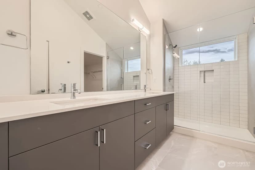 Property photo for 1327 N 185th #c, Shoreline photo 13