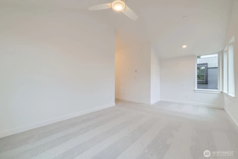 Property photo for 1327 N 185th #c, Shoreline photo 11