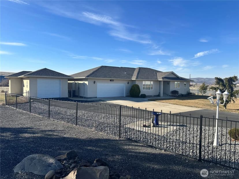 Property photo for 707 Ross Court Sw, Mattawa photo 3