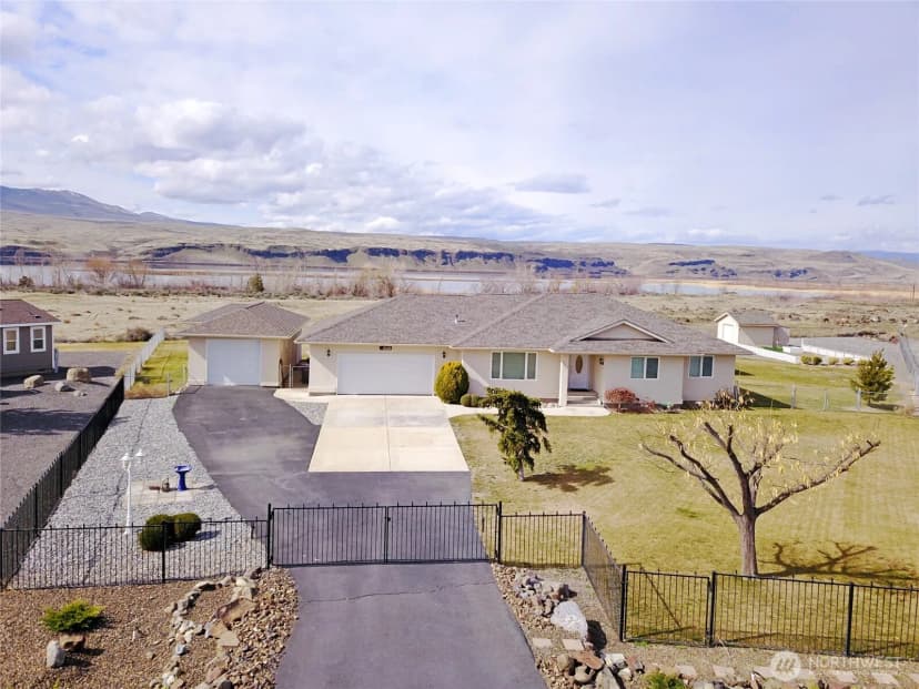 Property photo for 707 Ross Court Sw, Mattawa