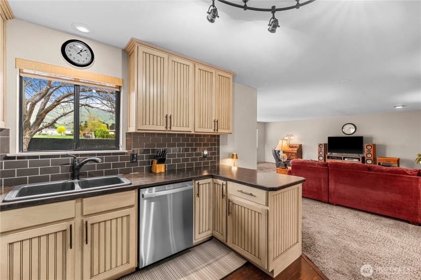 Property photo for 936 Grenz Street, Wenatchee photo 8