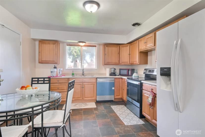 Property photo for 810 Sw 356th Street, Federal Way photo 15