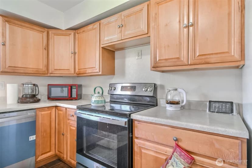 Property photo for 810 Sw 356th Street, Federal Way photo 17