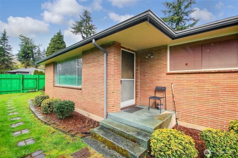 Property photo for 810 Sw 356th Street, Federal Way photo 2