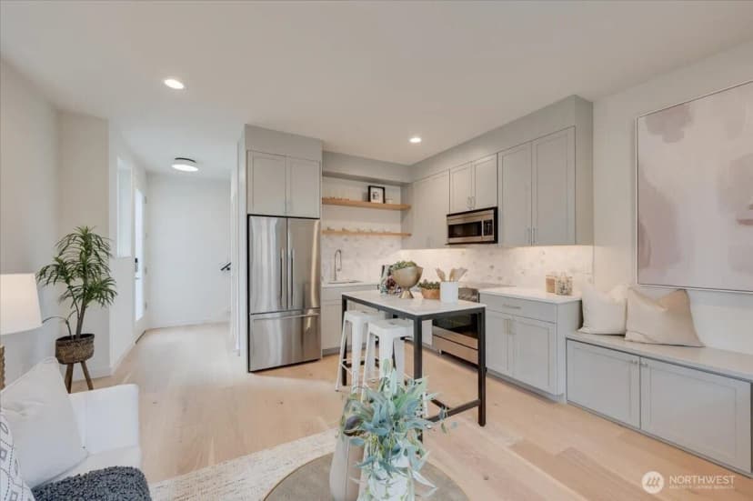 Property photo for 13544 39th Avenue Ne #b, Seattle photo 6