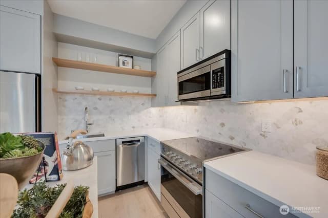 Property photo for 13544 39th Avenue Ne #b, Seattle photo 5