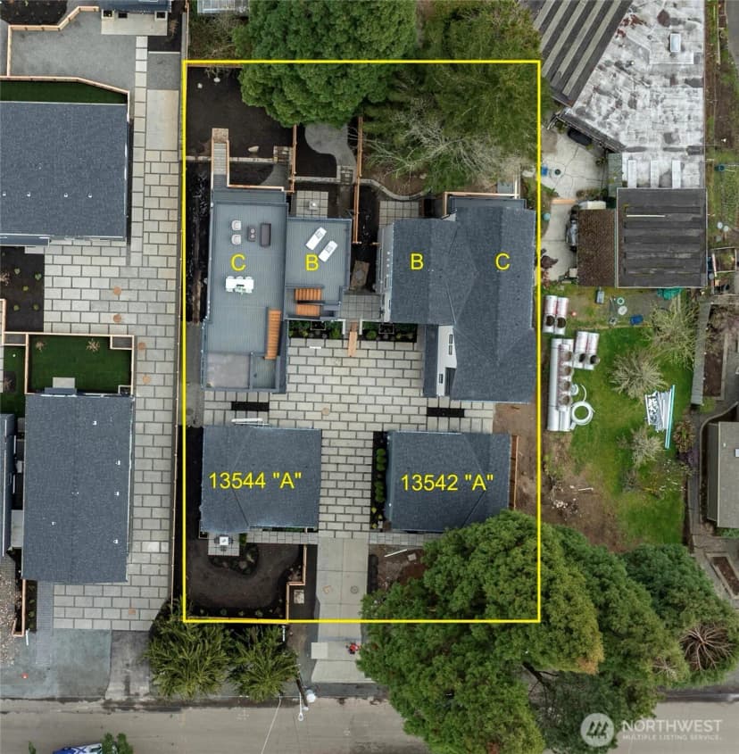 Property photo for 13544 39th Avenue Ne #b, Seattle photo 14