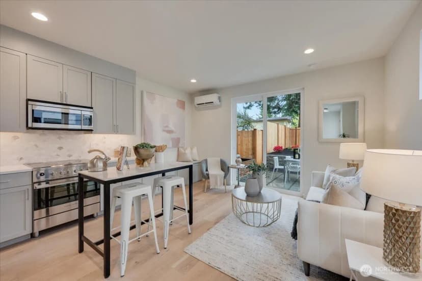 Property photo for 13544 39th Avenue Ne #b, Seattle photo 3