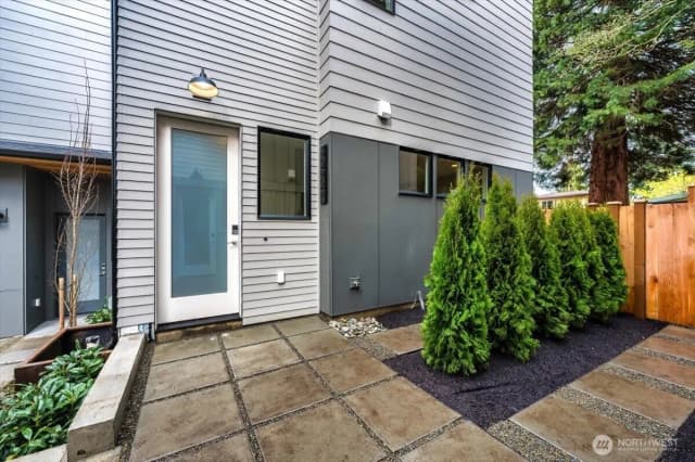 Property photo for 13544 39th Avenue Ne #b, Seattle photo 2
