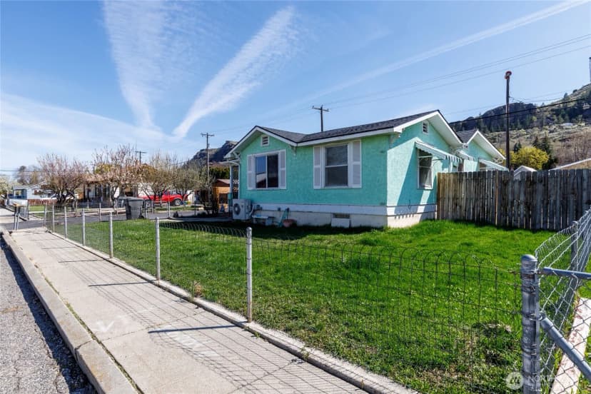 Property photo for 324 Roosevelt Drive, Grand Coulee photo 3