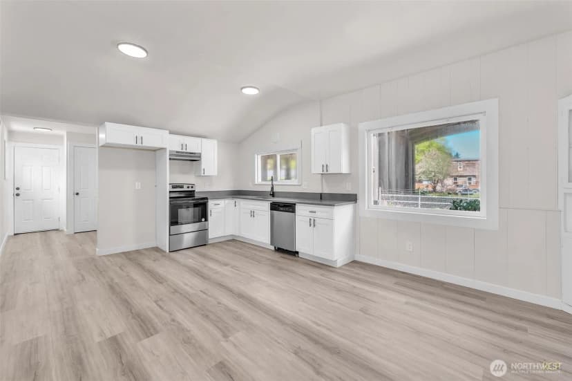 Property photo for 205 Nw 2nd Avenue, Kelso photo 3