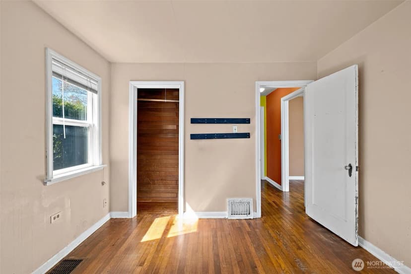 Property photo for 7 Sw 130th Place, Burien photo 21