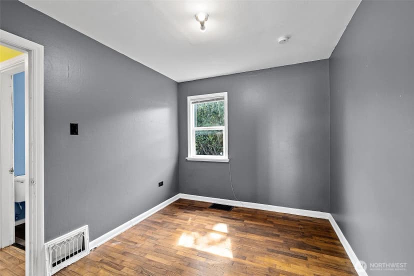 Property photo for 7 Sw 130th Place, Burien photo 16