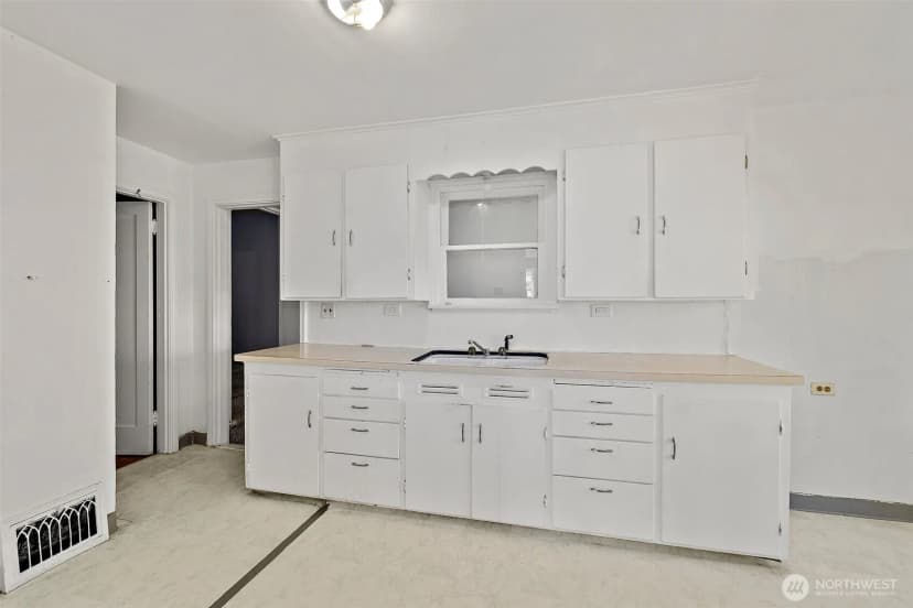 Property photo for 7 Sw 130th Place, Burien photo 10
