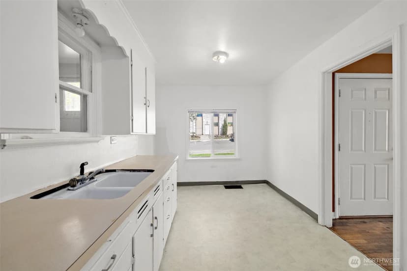 Property photo for 7 Sw 130th Place, Burien photo 12