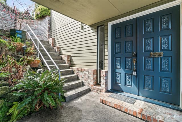 Property photo for 9750 Rainier Avenue S, Seattle photo 2