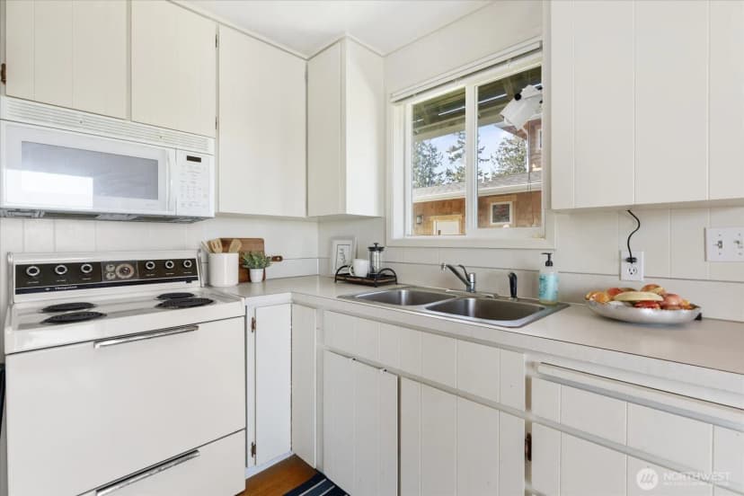 Property photo for 2963 Saratoga Road, Langley photo 10