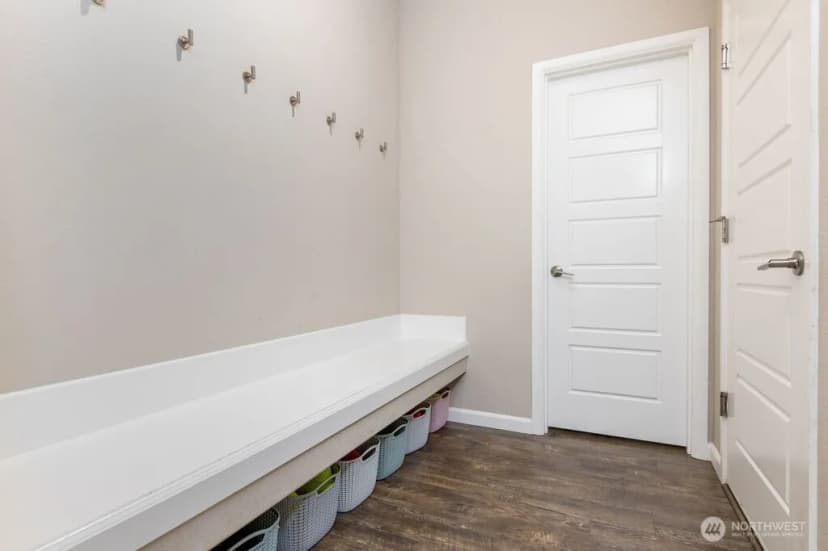 Property photo for 32675 Stuart Avenue Se, Black Diamond photo 10