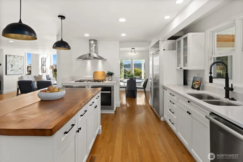 Property photo for 1521 36th Avenue S, Seattle photo 14