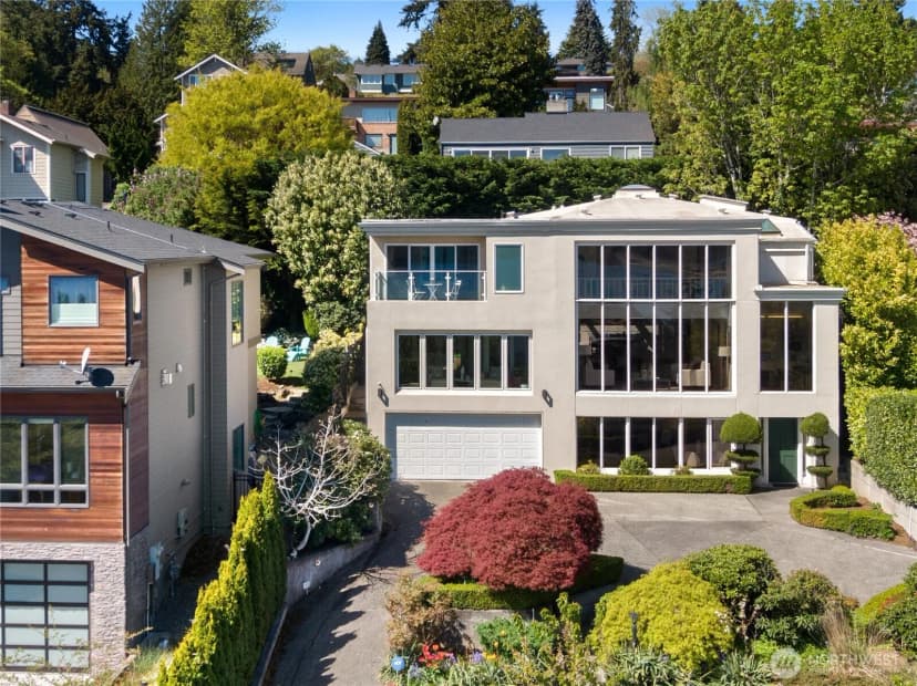 Property photo for 1521 36th Avenue S, Seattle photo 2